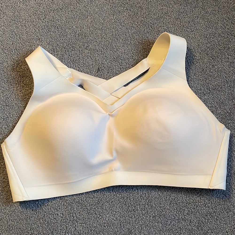 Women’s Lululemon sports bra